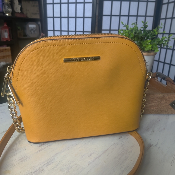 Steve Madden Handbags - Steve Madden Yellow Crossbody Bag